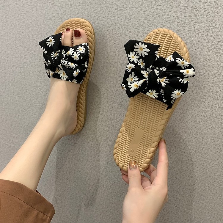 The 2025 new summer Korean version of the trendy flip-flops for women's outerwear, featuring floral bows and flat, fashionable soft soles Specification drawing