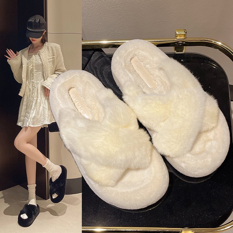 This is a new style of thick-soled woolen height-increasing slippers made of genuine rabbit fur, suitable for women to wear on the outside full figure