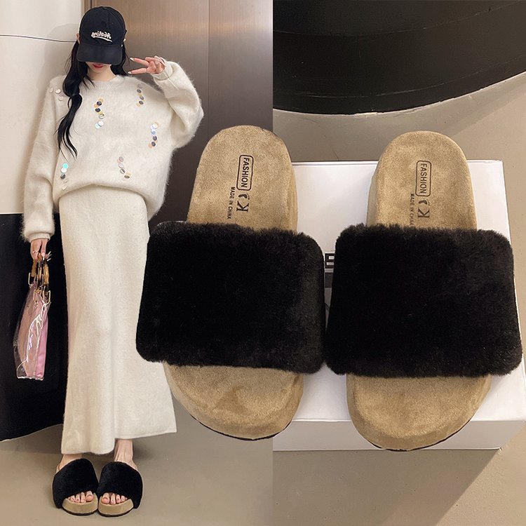 The new thick-soled one-shoulder slippers for women's outerwear in the autumn and winter of 2025 are versatile and casual, with open-toe furry shoes and cool slippers in vogue full figure
