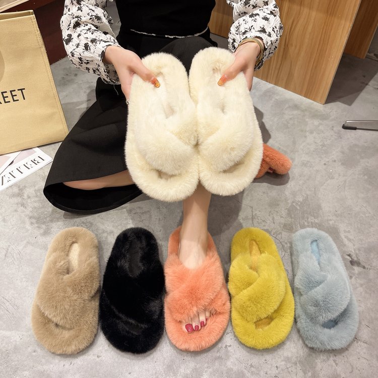 The new Korean version of the "MAO MAO Slippers" for women in the autumn and winter of 2025, which are suitable for lazy people to wear outside, are cross-soled thick-soled open-toe slippers full figure