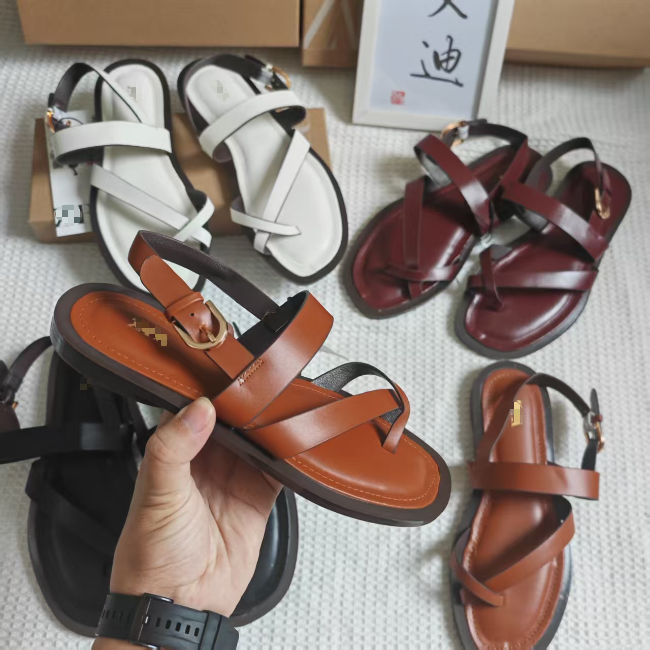 Eddie's new ZA flat shoes, Roman sandals with toe clips, and flip-flops sandal are available for wholesale Application Scenario