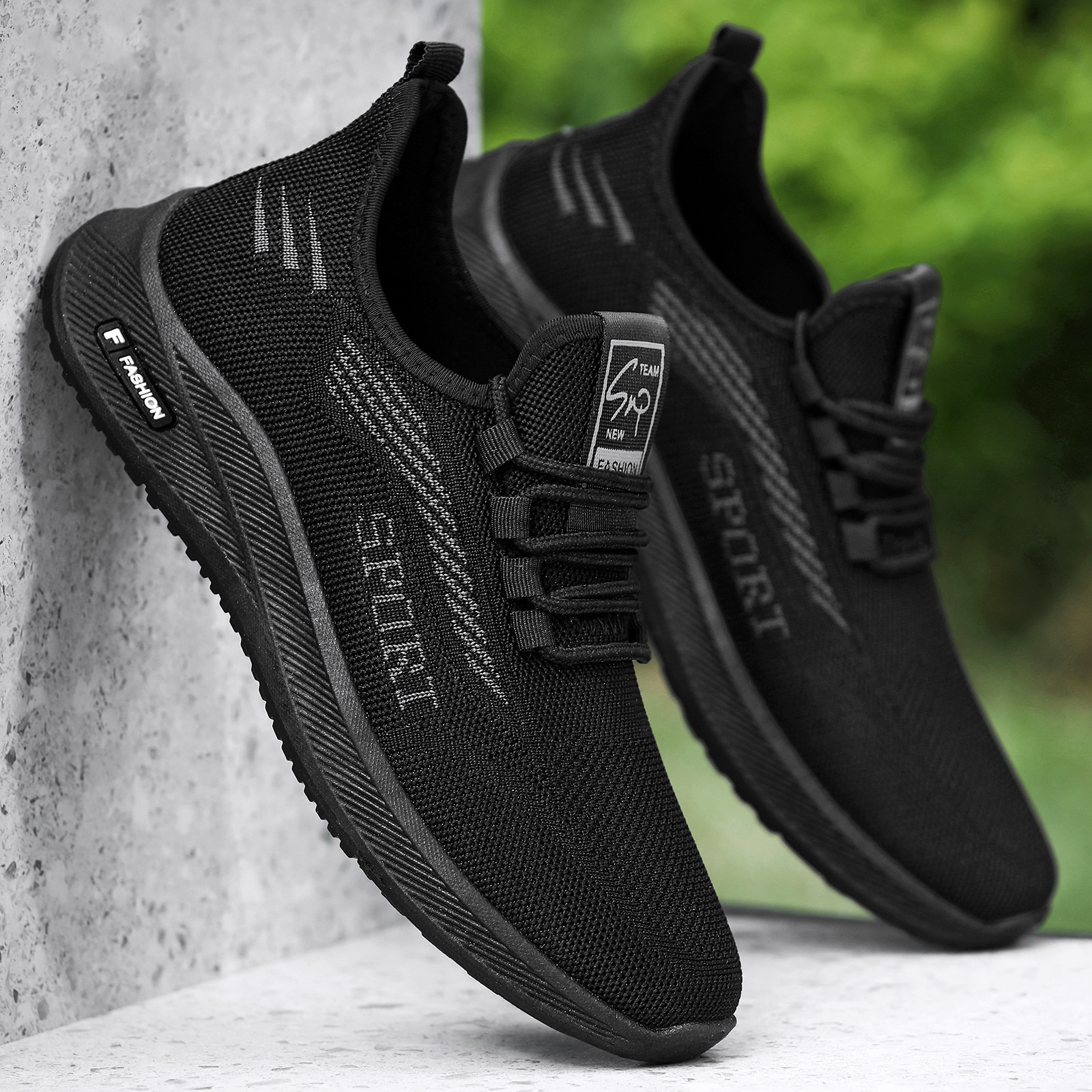 Direct sales, consignment and wholesale of men's breathable and casual sports shoes for spring and autumn. New Fei-woven soft-soled shoes for men full figure
