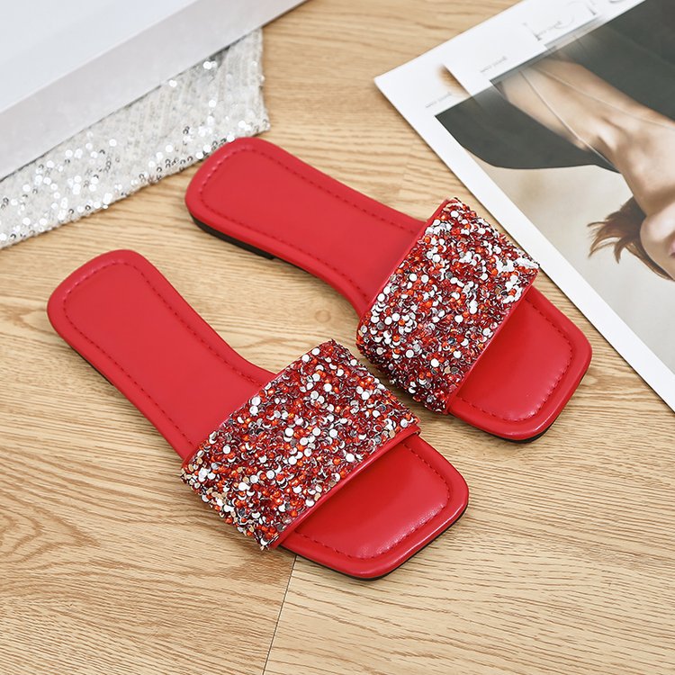 Sequined slippers for women's outerwear in summer 2025 new style, fashionable flat bottom, European and American Internet celebrity water diamond one-line cool flip-flops for export Application Scenario