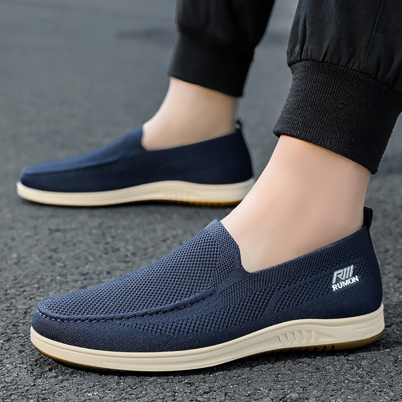 The new autumn collection of the "Shoe Man" features a fei-woven, hollowed-out, non-smelly net surface shoe. Wearing dad's shoes on one foot, the old Beijing cloth shoe man Specification drawing