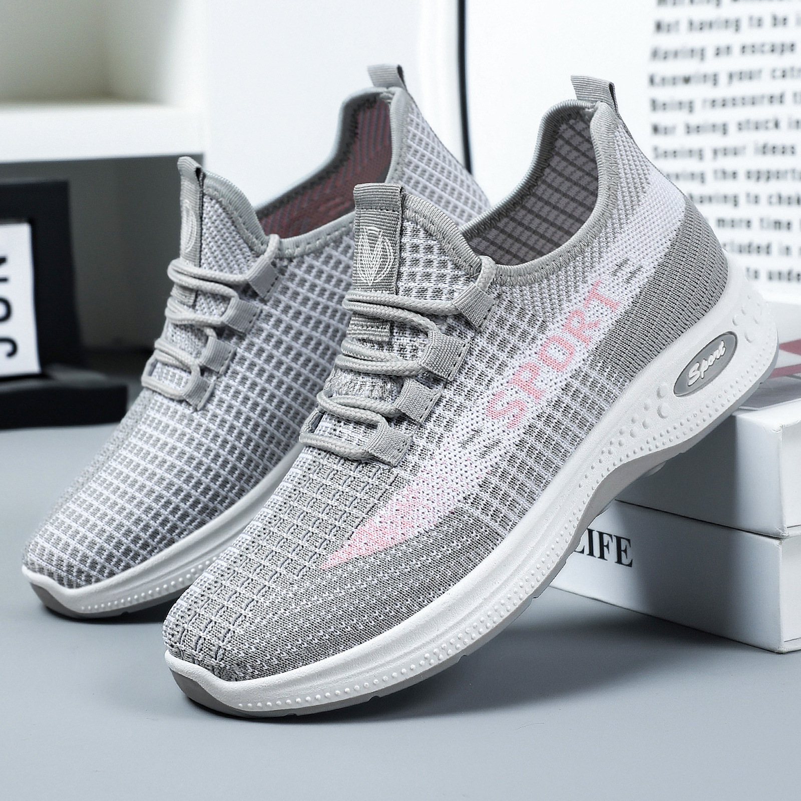 New spring style shoes for women, old Beijing cloth shoes, anti-slip soft-soled flat shoes, casual, comfortable for middle-aged and elderly people, mom shoes details Picture