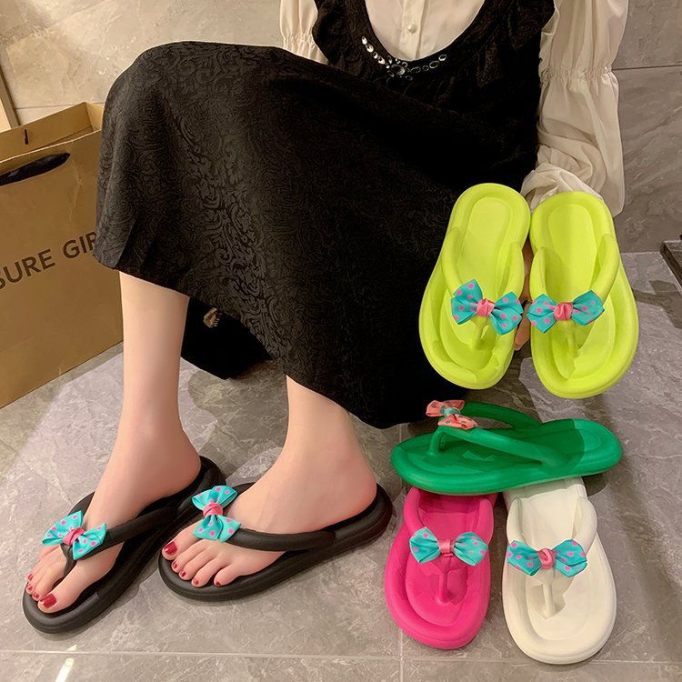 The 2025 summer new ins trend slip-on slippers EVA super soft flat flip-flops are versatile for women both inside and out full figure