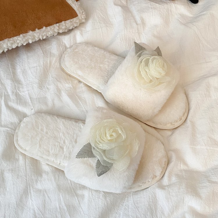 Cute flower-shaped ladies' woolen slippers for women's outerwear, 2025 new style one-shoulder slippers, sweet and fashionable home style cotton slippers Application Scenario