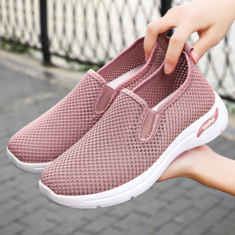 New soft-soled women's shoes that don't tiring the feet, mom shoes that are comfortable and casual to wear with one step. Women's walking shoes sent by us full figure