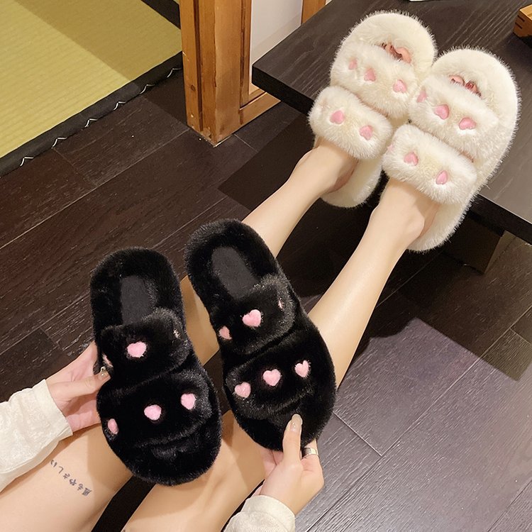 In the autumn and winter of 2025, fashionable home wear: Fluffy, cute and versatile. Casual wear: Creamy, fluffy slippers for women details Picture