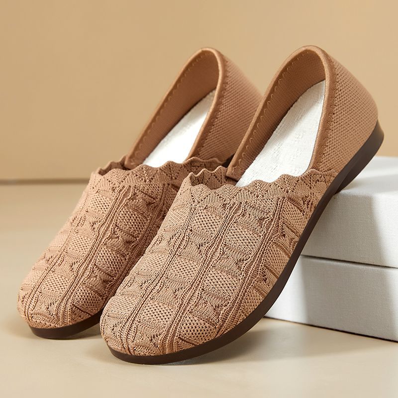 This is a new autumn casual single shoe for women. You can wear it on your mother's foot. It's a cross-border hair-making soft sole that doesn't cause fatigue and is breathable full figure