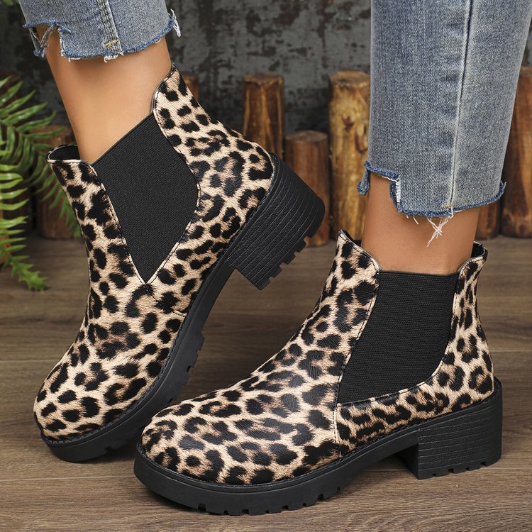 Cross-border large-sized foreign trade 2025 new autumn and winter solid color chunky heel thick-soled Dr. Martens boots, European and American women's fashion short boots Application Scenario