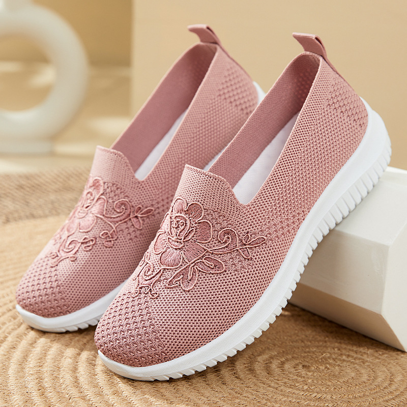 Shoe Women 2025 Autumn Old Beijing cloth shoes Embroidered mom shoes Shallow-moused one-step women's shoes factory breathable and comfortable full figure