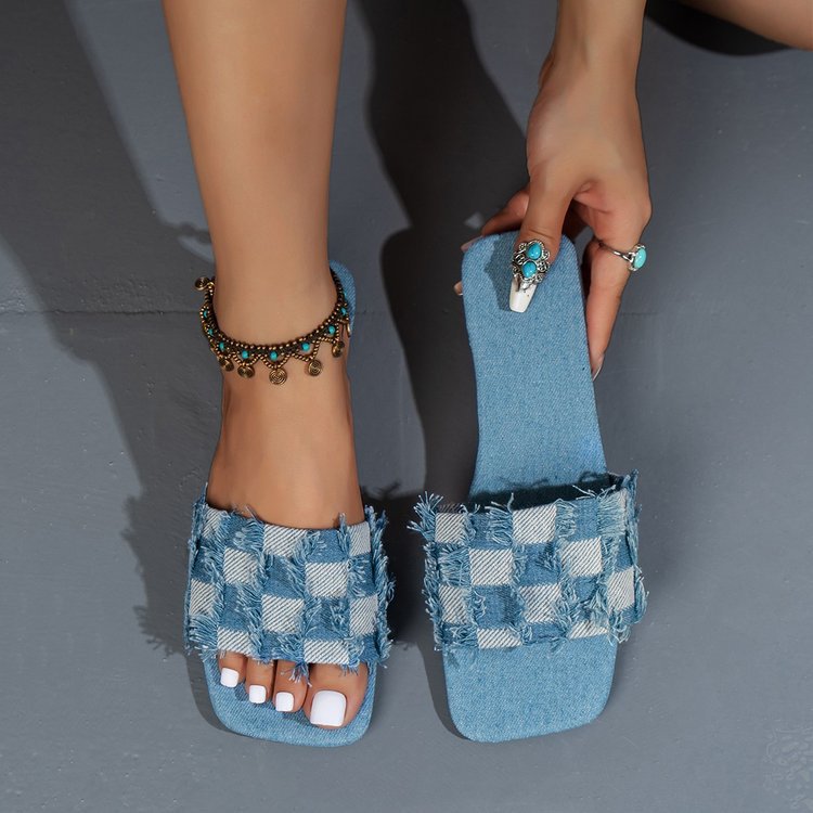 Spring 2025 new casual, fashionable, simple and comfortable ins checkered, versatile flat flat slippers for home wear full figure