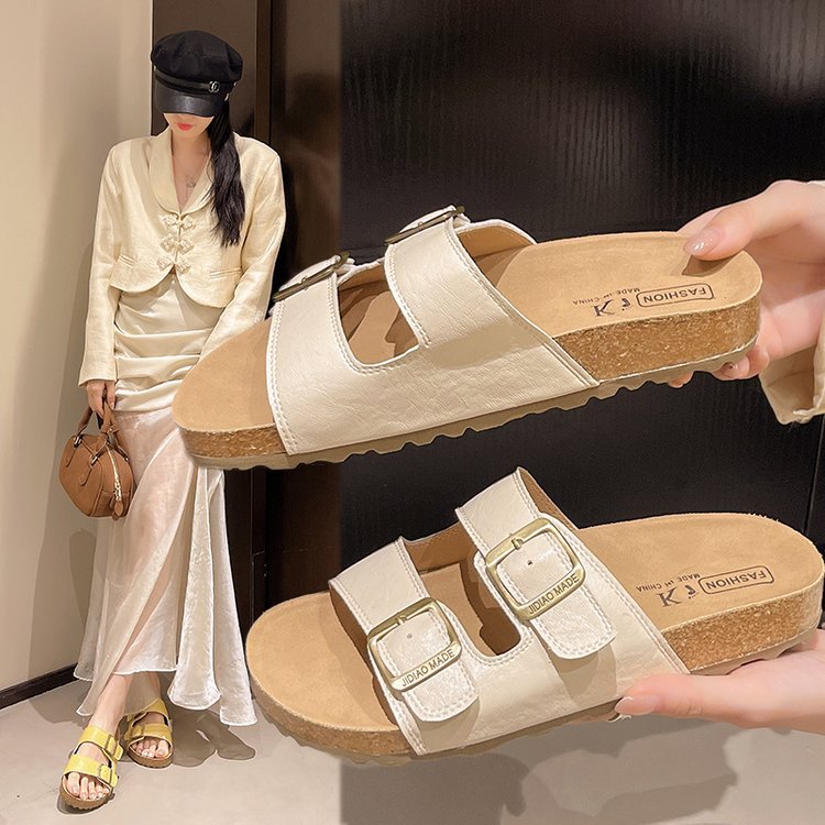 The thick-soled sponge cake slippers for women's summer outerwear are a new retro style that pairs well with skirts and height-increasing Birken flip-flops full figure