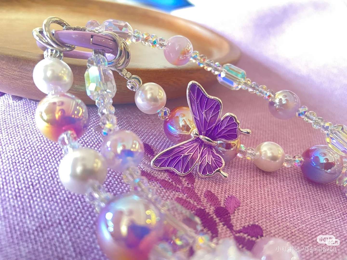 Fashionable short acrylic mobile phone chain pendant, women's crossbody chain mobile phone accessory, simple and trendy, versatile mobile phone chain, women's short fashionable mobile phone crossbody chain mobile phone hanging accessory, acrylic mobile phone chain detail image 2