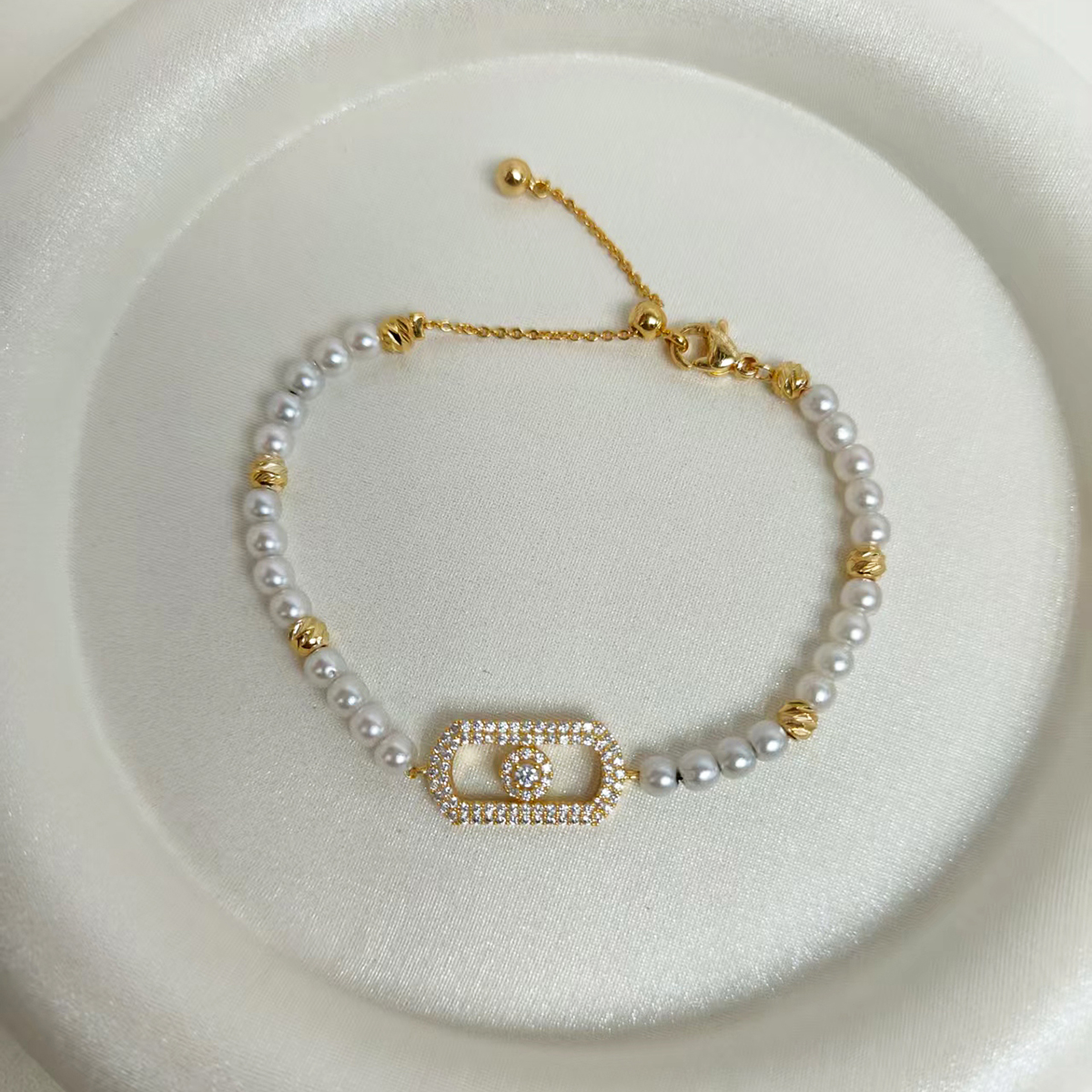 2025新款时尚镂空闪耀锆石可调节手链白色珠子链可调节女士手链节日首饰饰品生日礼物手链时尚珠宝