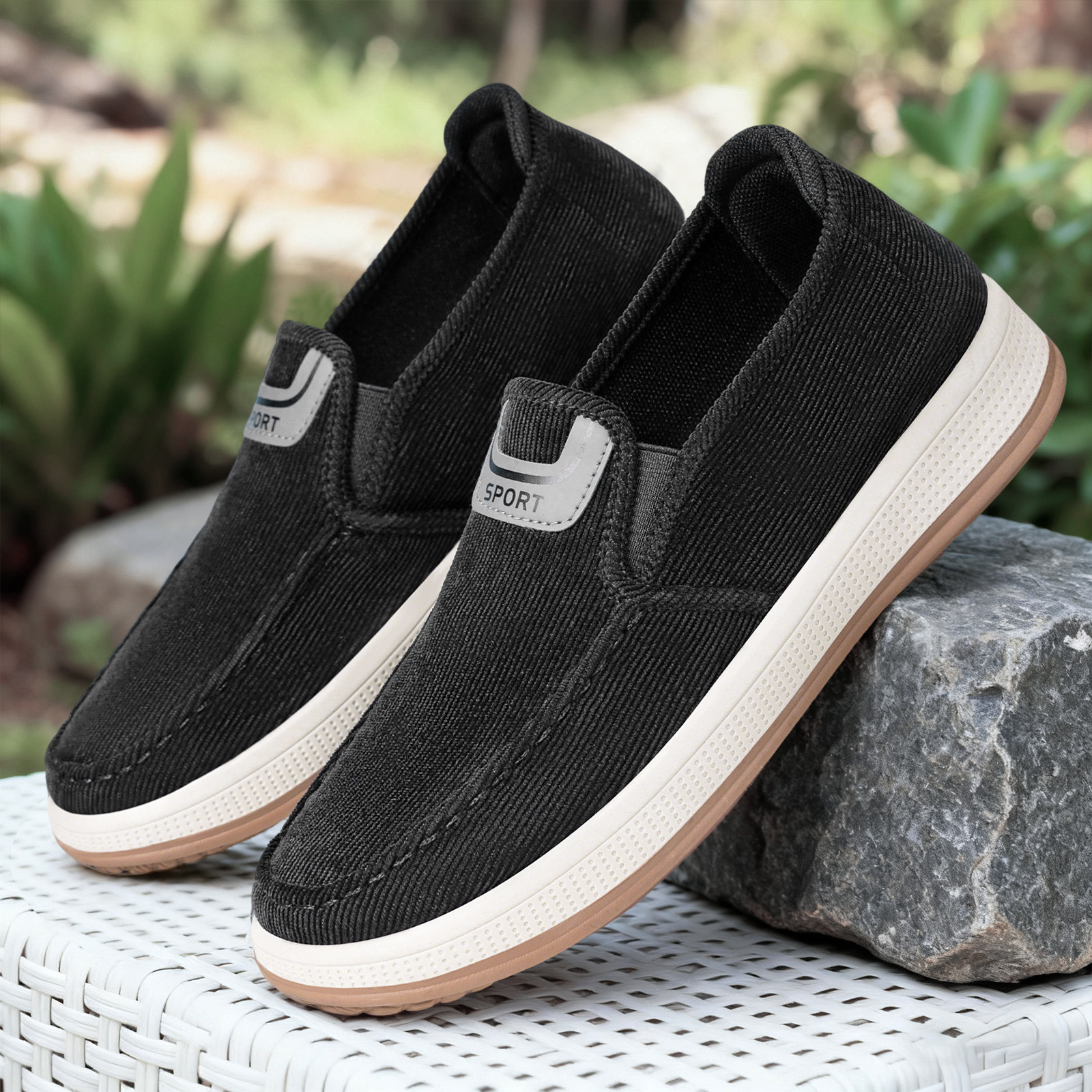New men's shoes, casual one-foot shoes, light and comfortable, striped soft-soled sneakers, Dad's single shoes sent by us full figure