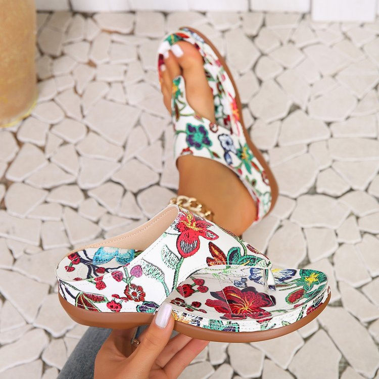 Wholesale of large-sized herringbone sandals for women in 2025, featuring ethnic style embroidery with flowers at the back and buckled wedge heels Application Scenario