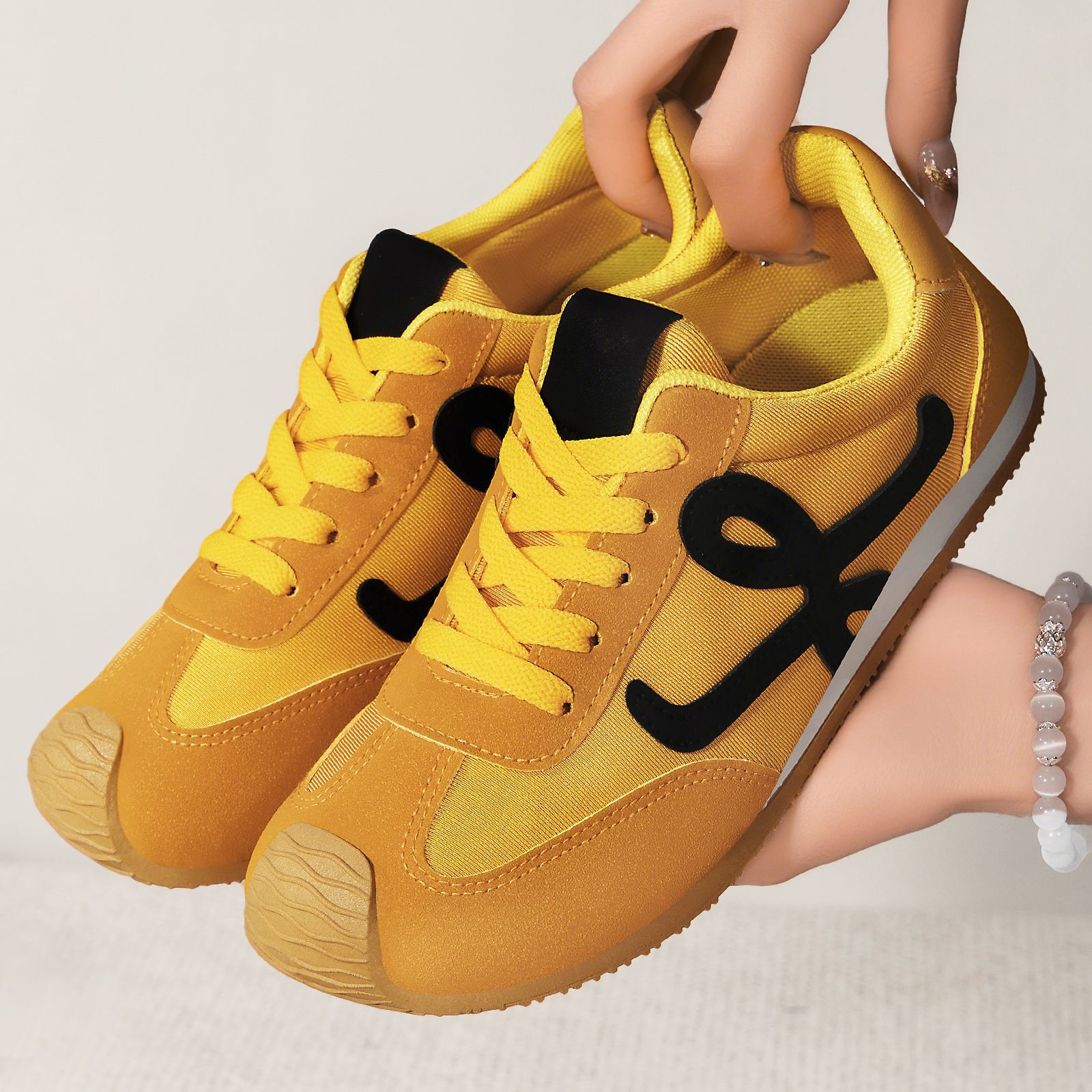 De Xun Shoes 2025 New Autumn thick-soled board shoes cross-border consignment, breathable mesh soft-soled sports shoes full figure