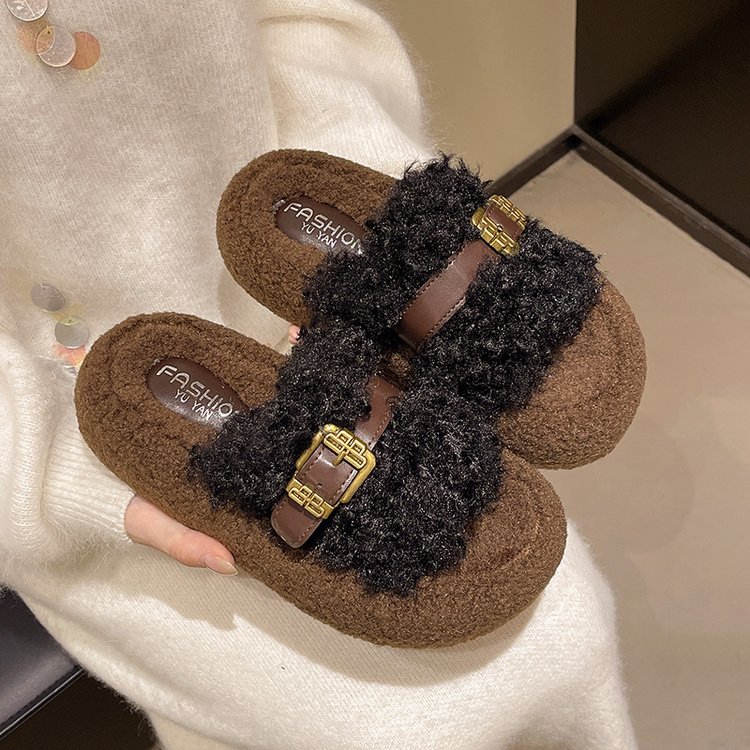 Retro thick-soled woolen slippers for women to wear outside, 2025 autumn/winter Korean-style comfortable curly woolen slippers, one-shoulder cotton slippers for women Application Scenario