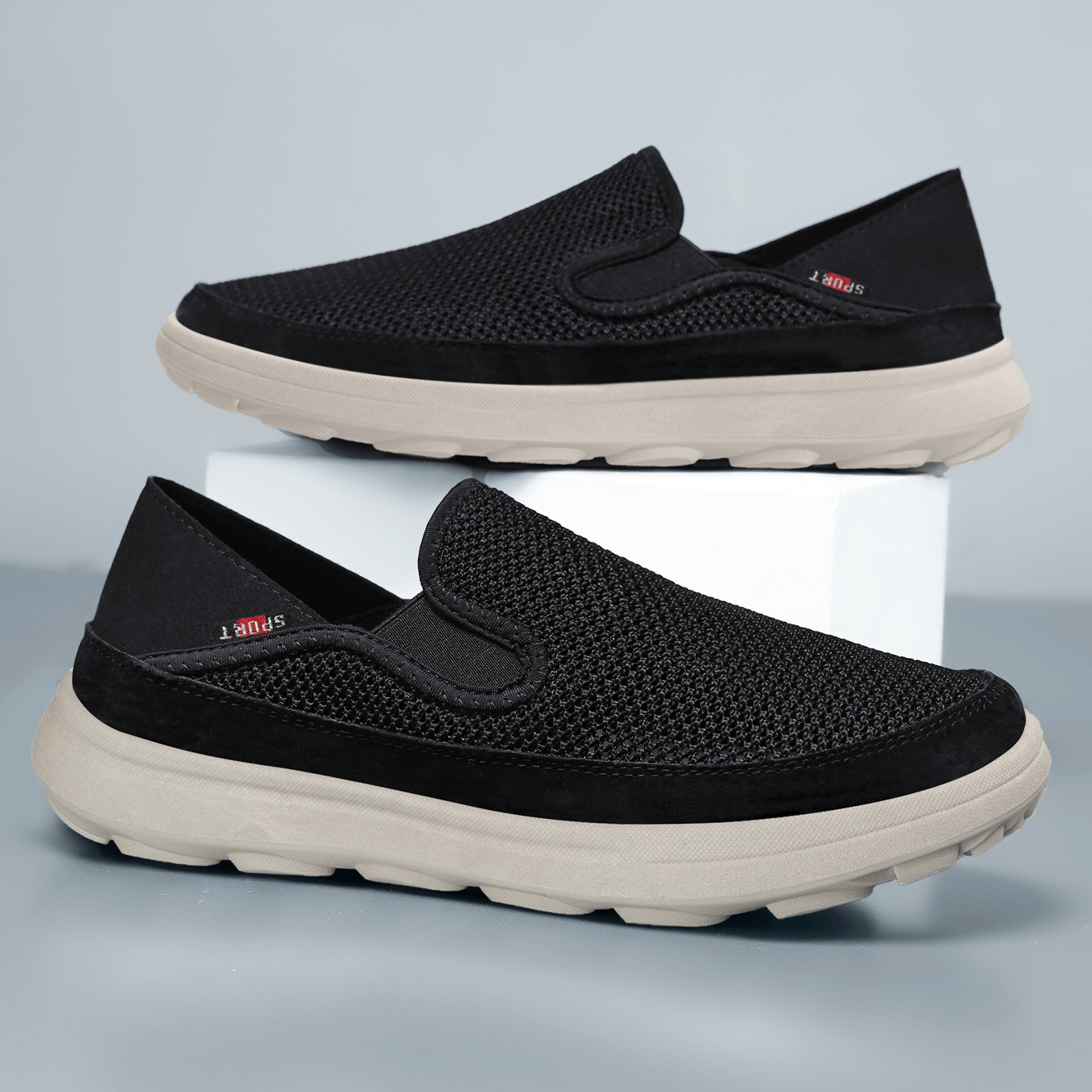 This is a new autumn collection of traditional Beijing cloth shoes. The Korean-style shoes are breathable and odorless, with soft soles for casual wear. They can be worn on one foot details Picture