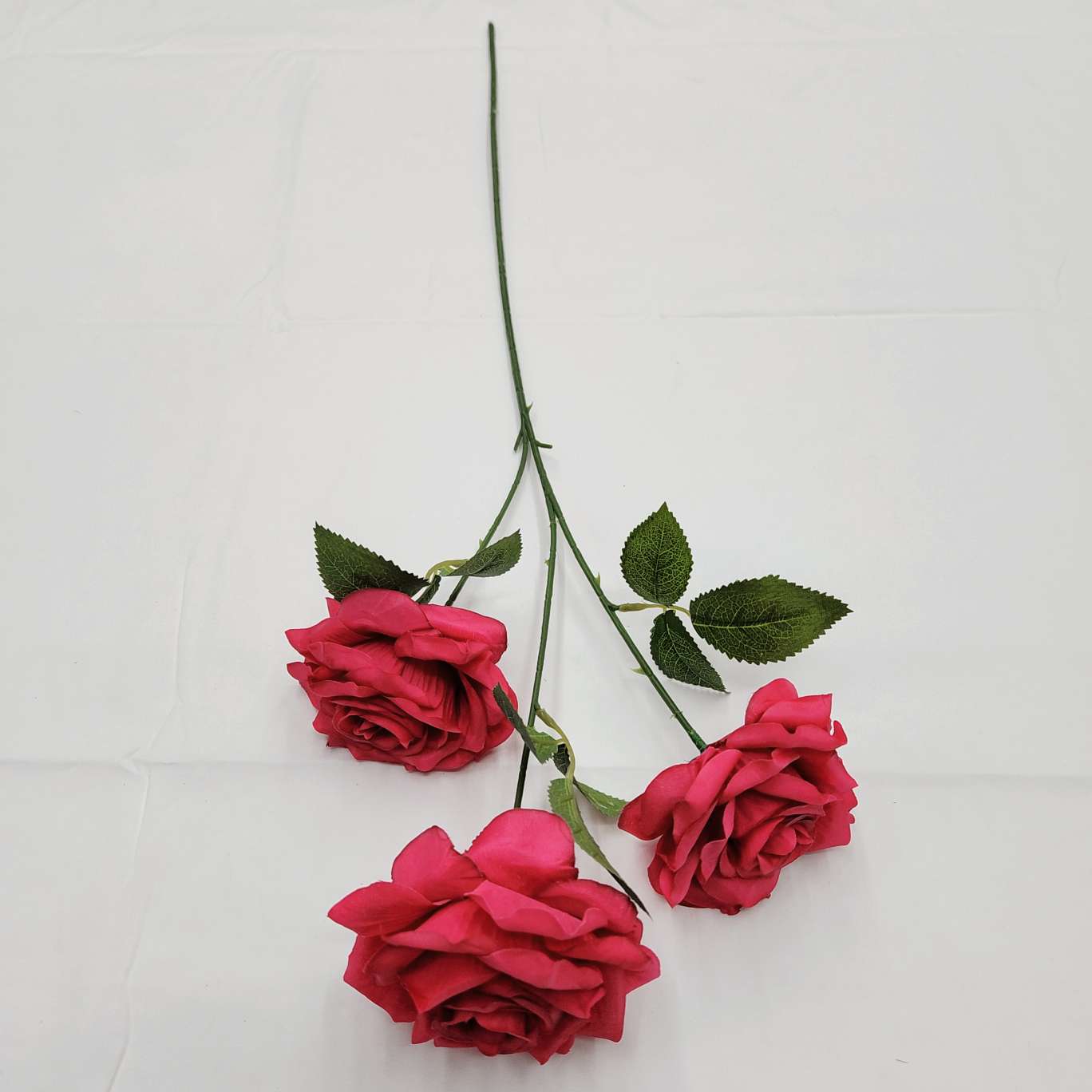 Three tall rose poles, office culture simulation garden, rose pole, torch, carnival night guide, electroplated rose, crocheted bouquet decoration Item Picture