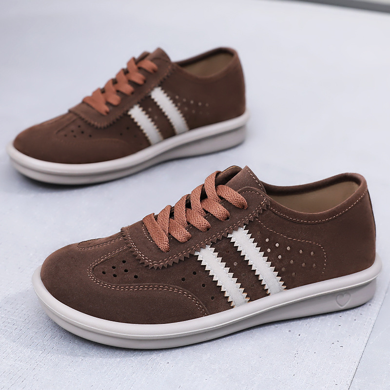 This is a new autumn collection of women's shoes, featuring a breathable and retro style with lace-up, casual and versatile fashion. It has a soft sole and is comfortable full figure