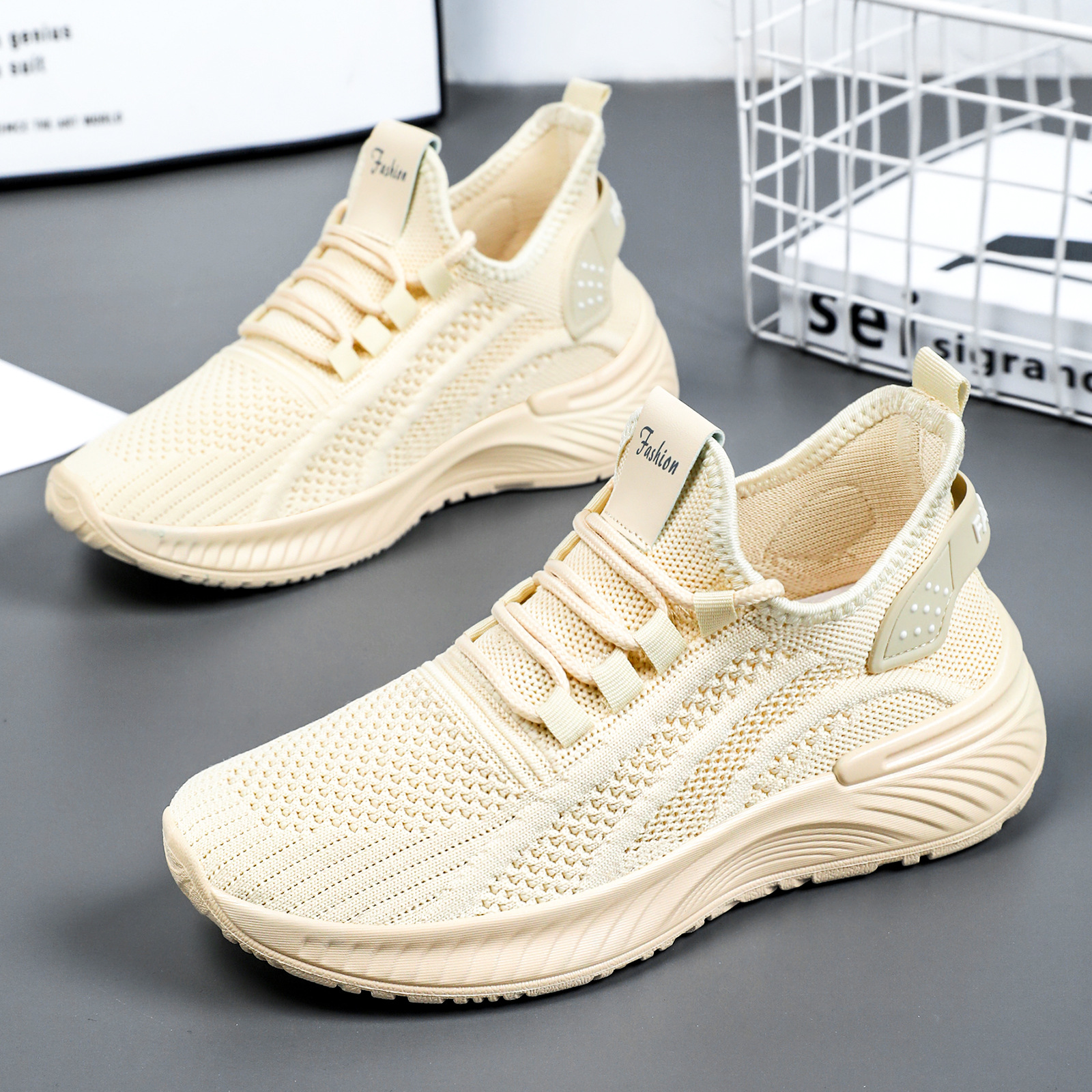 Women's shoes, autumn breathable and versatile single shoes, soft soles not tiring to the feet, casual shoes, comfortable to wear on the outside, women's sports shoes details Picture