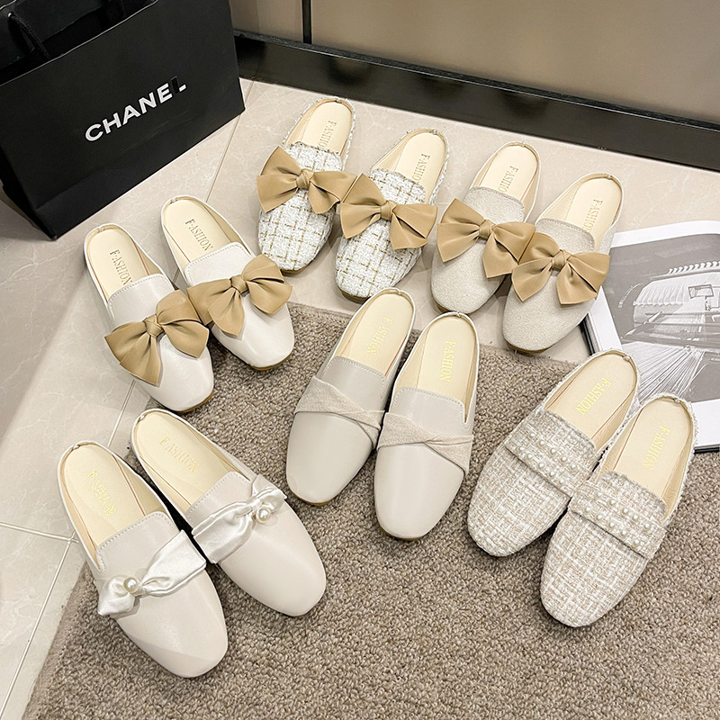 The new Spring/Summer 2025 women's large-sized Korean version bow pearl low-heeled half-length flip-flops are a popular fashion trend full figure