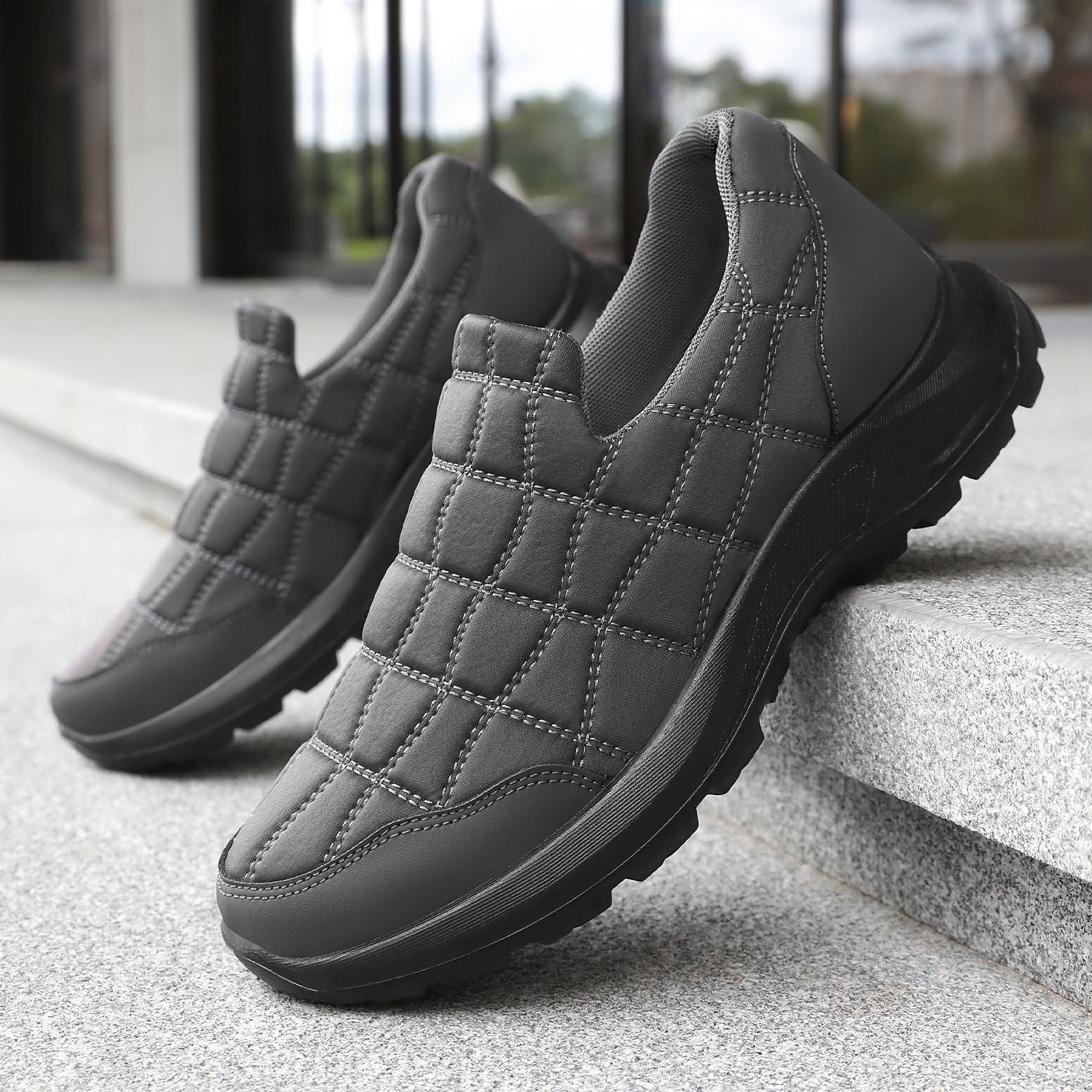 New men's shoes with soft soles, not tiring to the feet, casual shoes, comfortable for lazy people to wear with one foot, and shoes for middle-aged and elderly fathers full figure