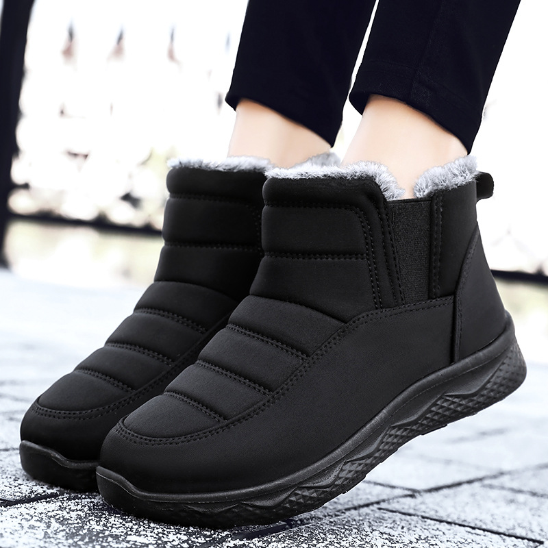 temu is distributing waterproof snow boots and mom shoes for the elderly in winter. These shoes are padded, thickened, warm and anti-slip details Picture