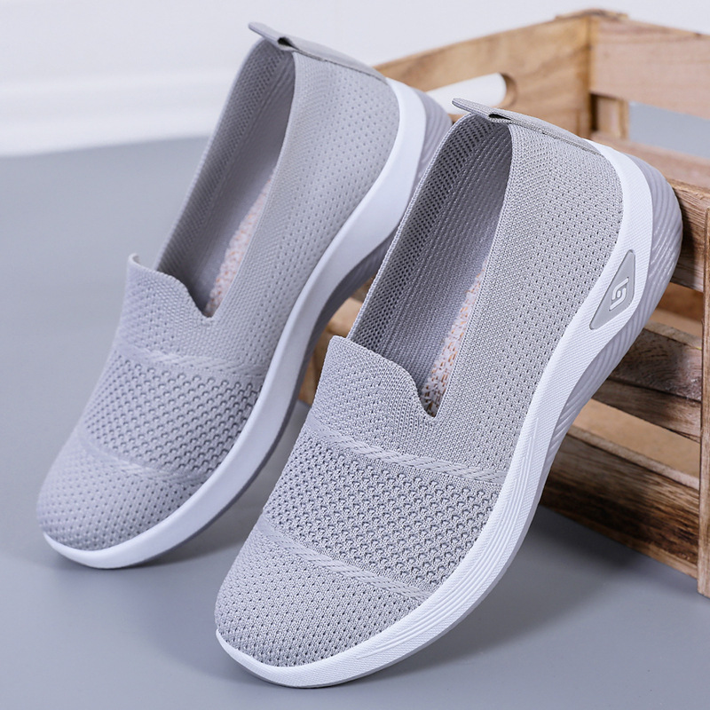 Women's shoes are versatile. 2025 new style mom shoes for cross-border wholesale. Shallow-mouthed comfortable casual shoes. One-step women's shoes full figure