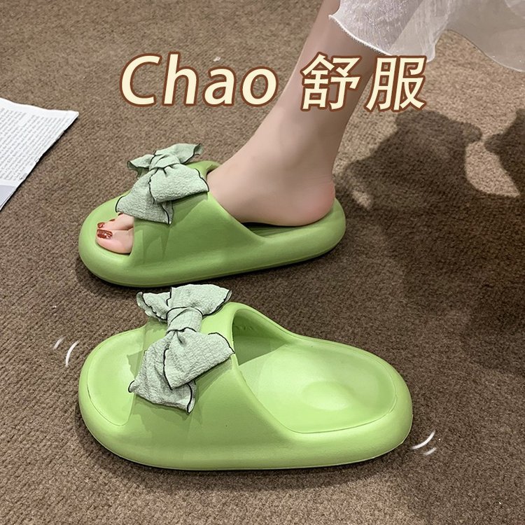 The 2025 new style of women's summer sandals are soft-soled, fashionable and cartoonish thick-soled, and are suitable for indoor bathroom use with a feeling of stepping on feces on the beach Application Scenario