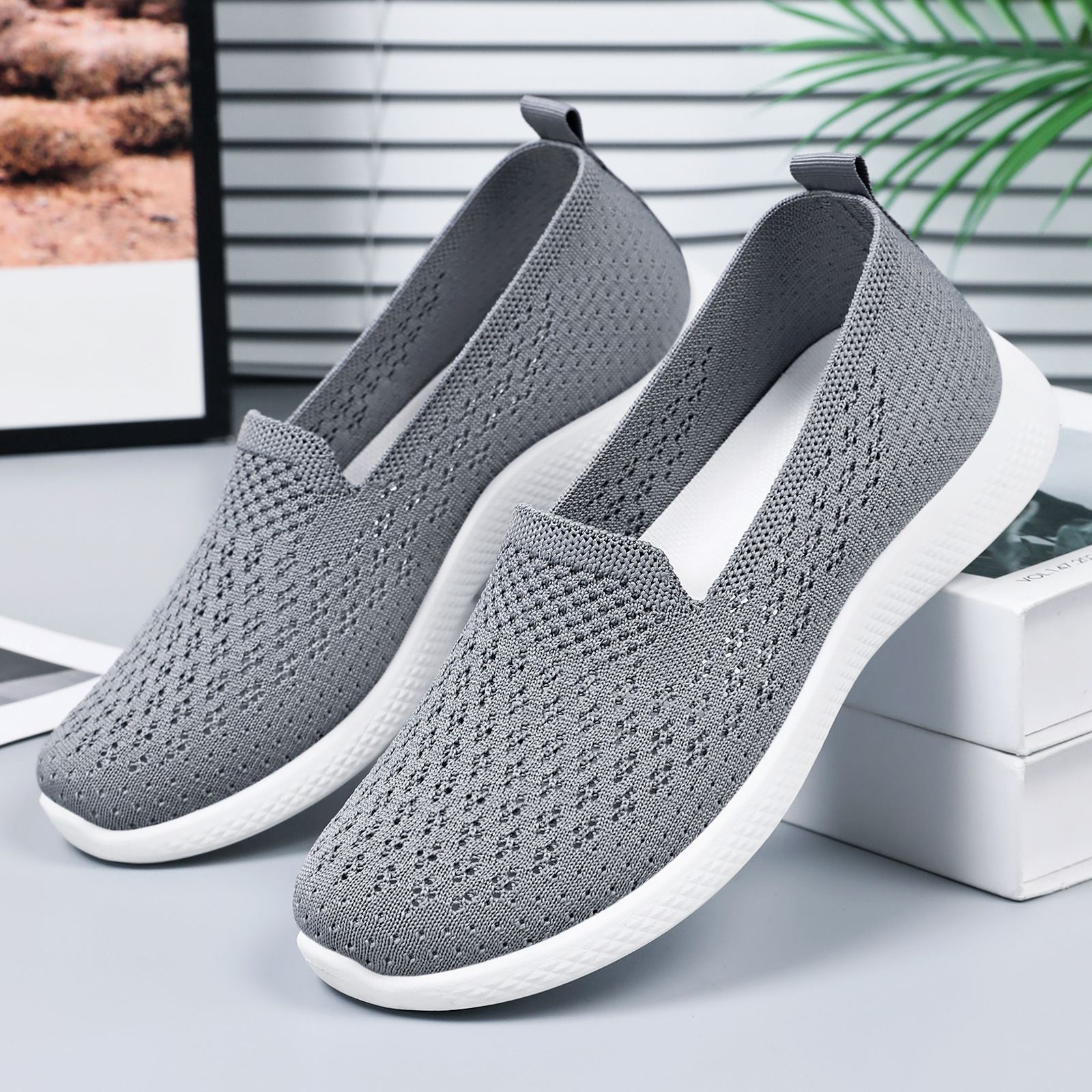 The new autumn cross-border flying woven shoes for women are casual single shoes with soft soles and breathability. They are shoes for middle-aged and elderly mothers Specification drawing