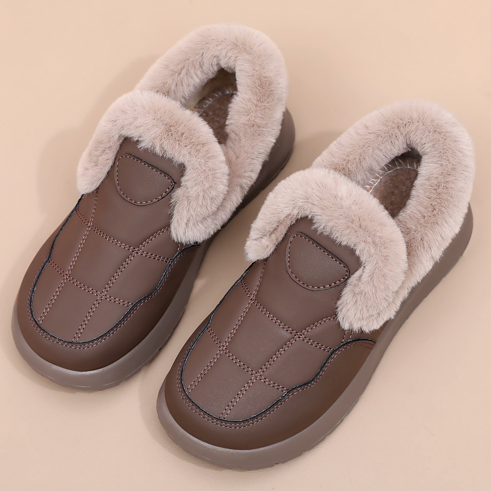 Winter fleece and thickened warm women's cotton shoes, anti-slip and wear-resistant women's casual and versatile short-leg cotton shoes for mothers details Picture