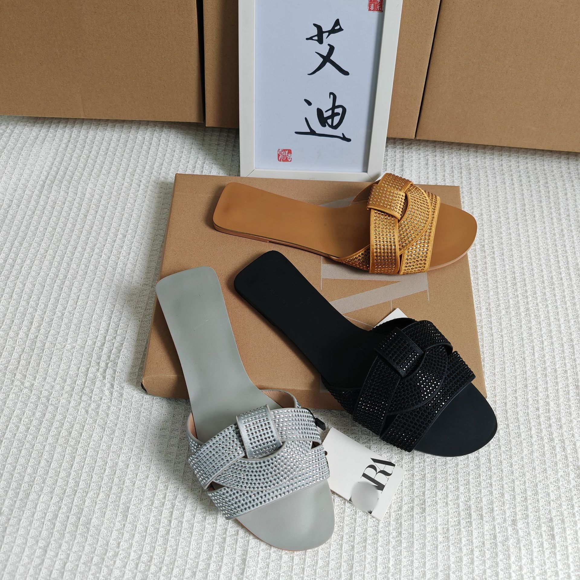 NEW Cross-border AliExpress bestseller ZAR original single-heel diamond-pressed flat shoes, round-toed comfortable large-sized women's flip-flops Application Scenario