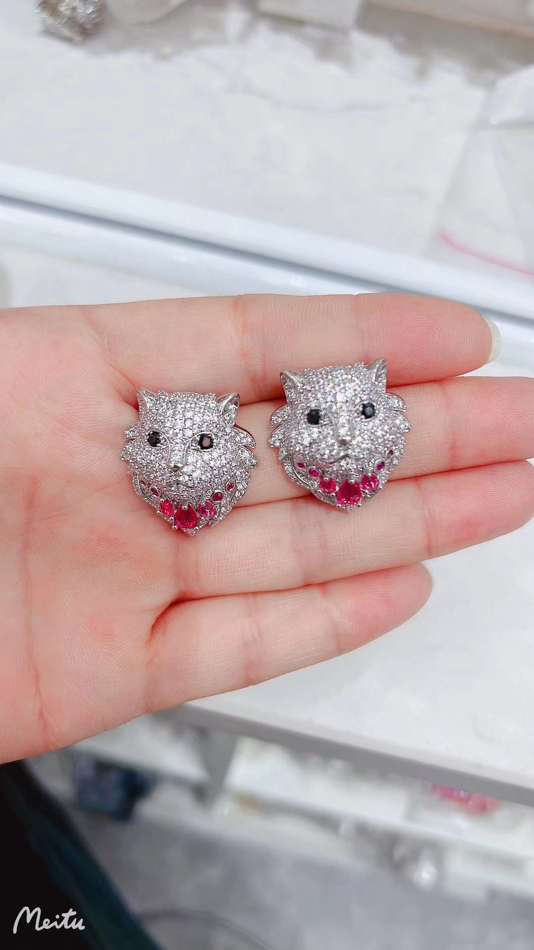 波斯猫 动物 锆石耳钉产品图