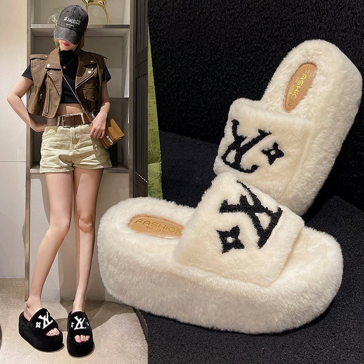 The new thick-soled 8-centimeter woolen slippers for women in the autumn and winter of 2025 are comfortable, versatile, warm and can be worn as outerwear with thermal cotton slippers full figure