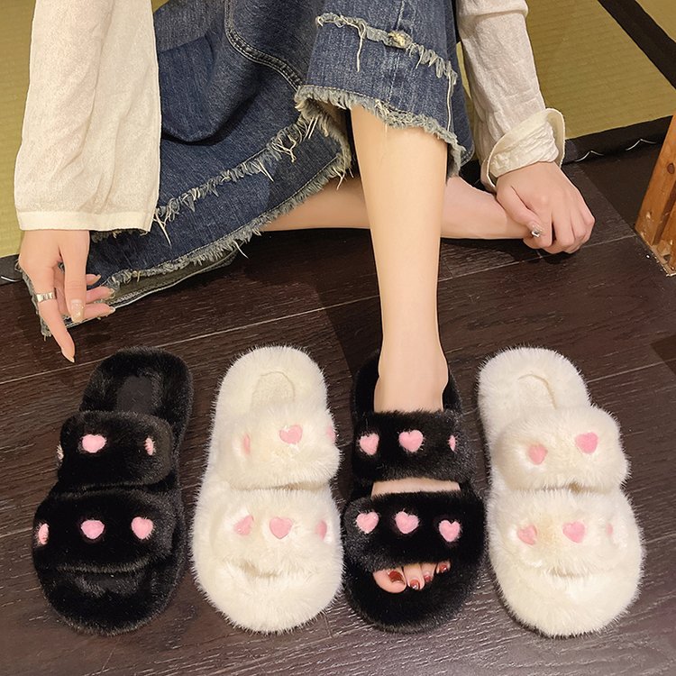 In the autumn and winter of 2025, fashionable home wear: Fluffy, cute and versatile. Casual wear: Creamy, fluffy slippers for women full figure