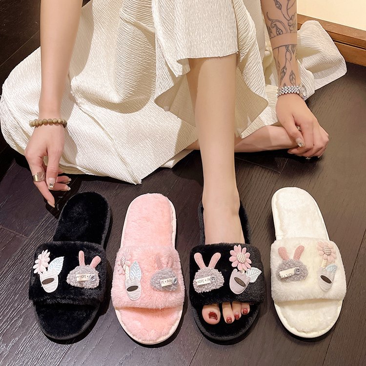 In the new autumn and winter of 2025, there are Korean-style casual Instagram trendy Korean-style flat, comfortable and cute furry slippers for women to wear at home details Picture