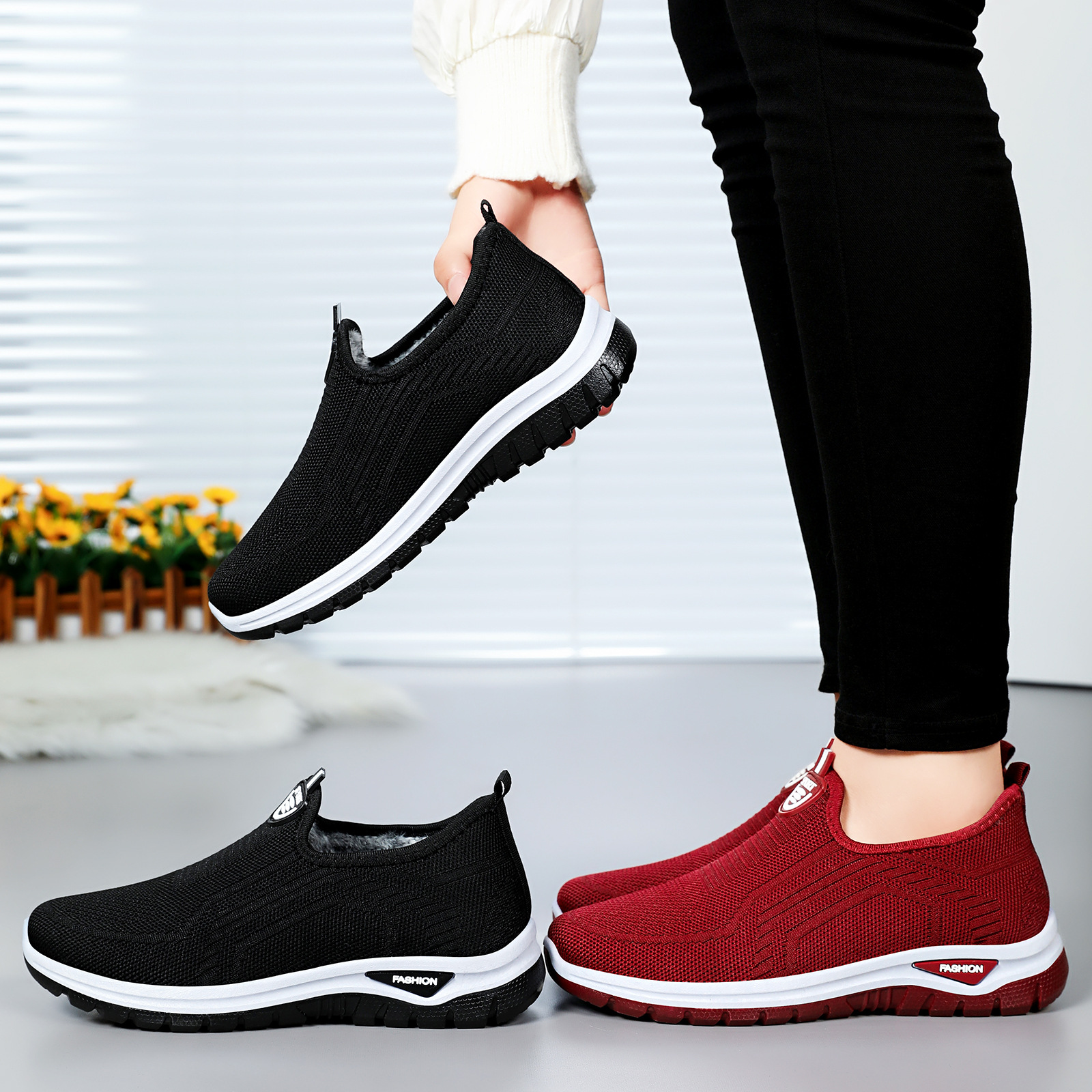 New women's cotton shoes with added fleece and thickened texture, winter one-step cross-border consignment mom shoes, versatile and anti-slip snow boots Application Scenario