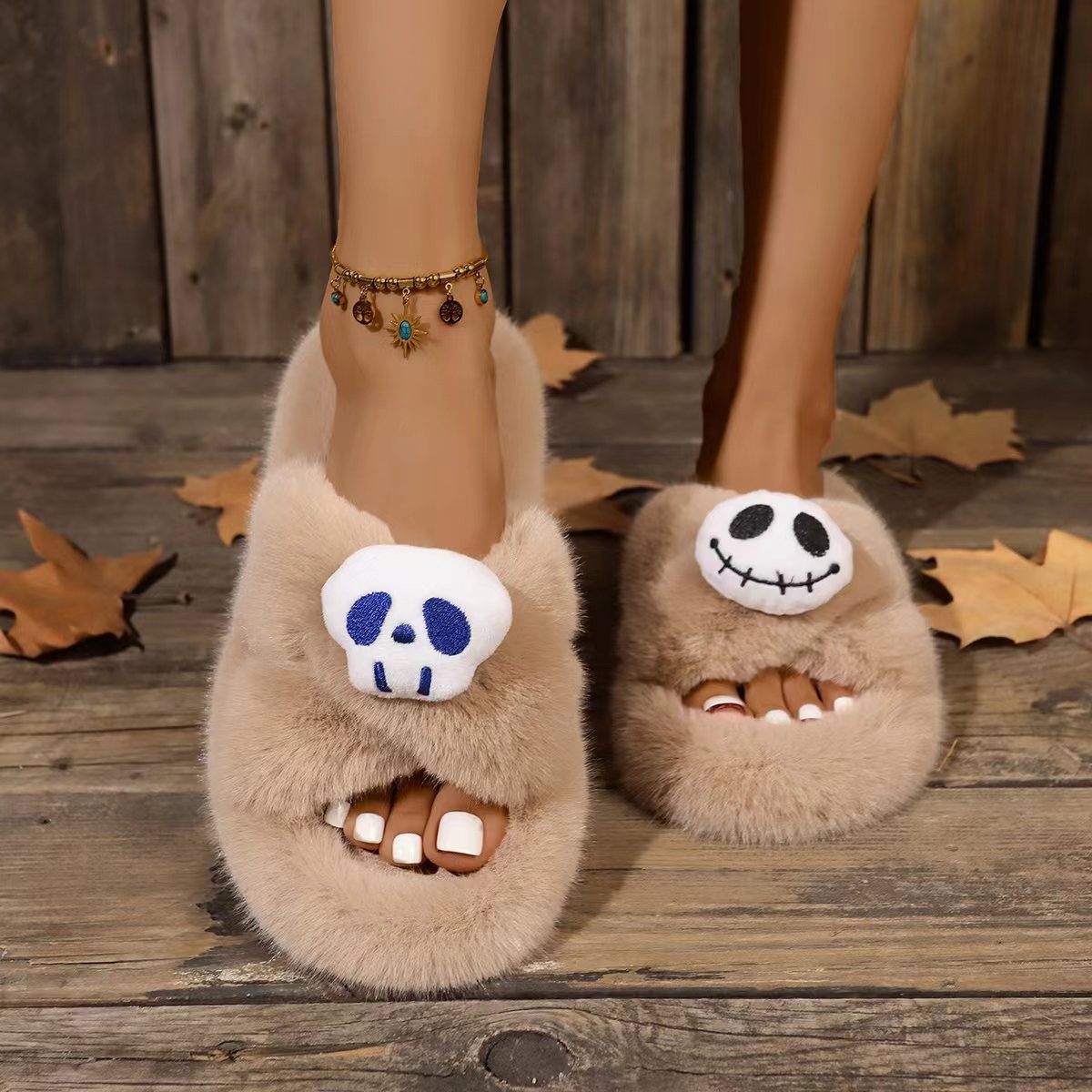 Wholesale of women's autumn and winter fashion and home indoor warm and anti-slip plush cotton slippers with crossed skulls details Picture