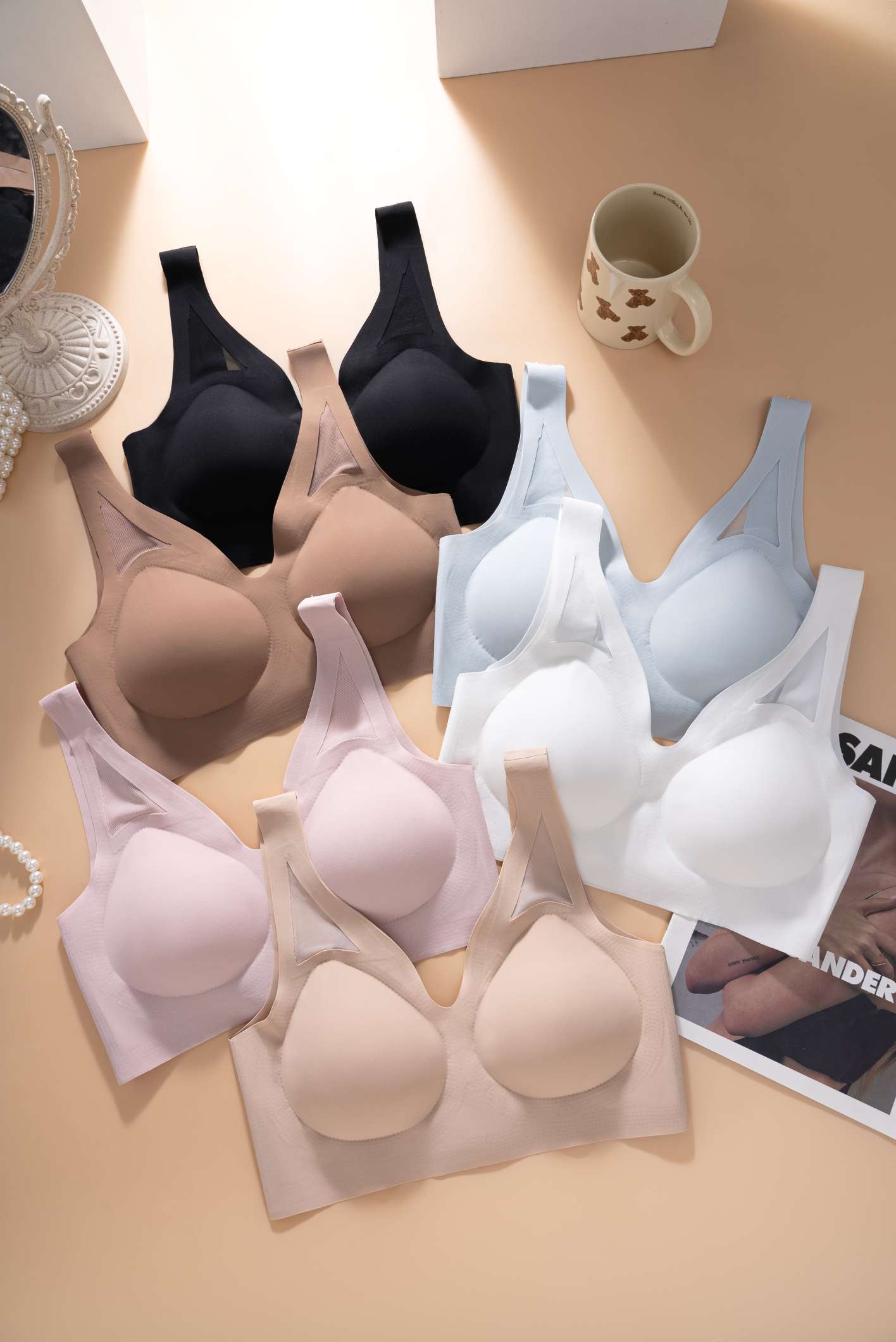 Three-row button ice silk underwear with seamless and nude feel Specification drawing