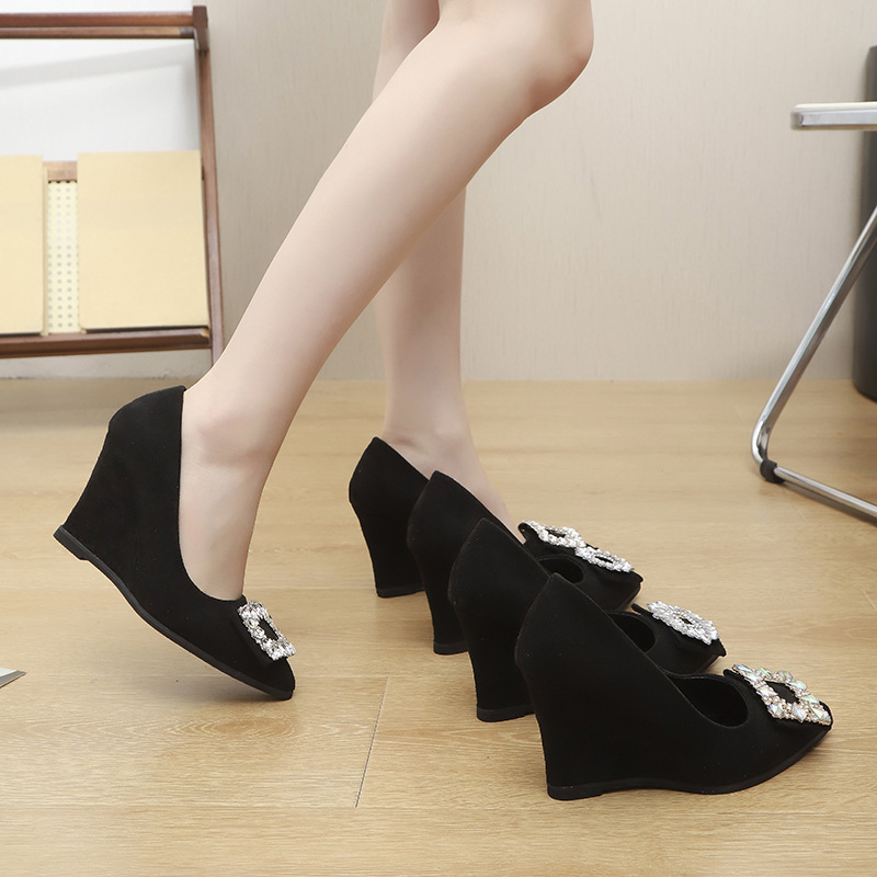 2025 New pointed-toe square buckle rhinestone French black high heels for women with slender heels, elegant and versatile, single shoe with a shallow opening details Picture