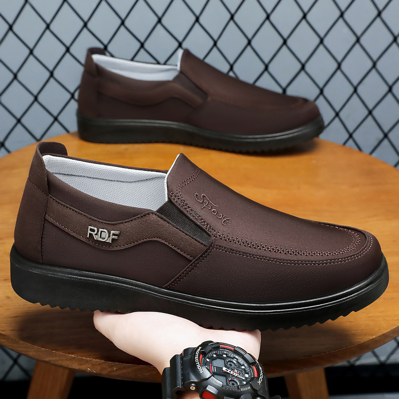 New men's shoes for autumn, versatile. One-step dad shoes, comfortable soft-soled old Beijing cloth shoes, cross-border consignment full figure