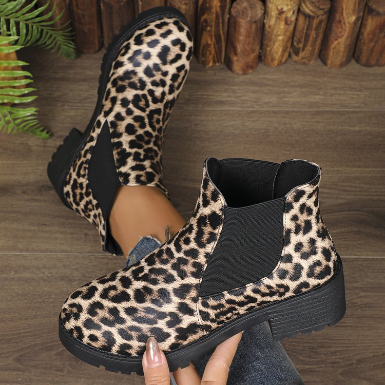 Cross-border large-sized foreign trade 2025 new autumn and winter solid color chunky heel thick-soled Dr. Martens boots, European and American women's fashion short boots full figure