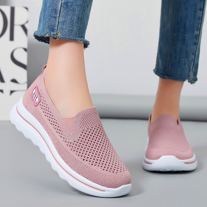 The new women's shoes for the autumn of 2025 are made of flying mesh, which are lightweight, suitable for middle-aged and elderly people's casual walking, breathable and suitable for mothers details Picture