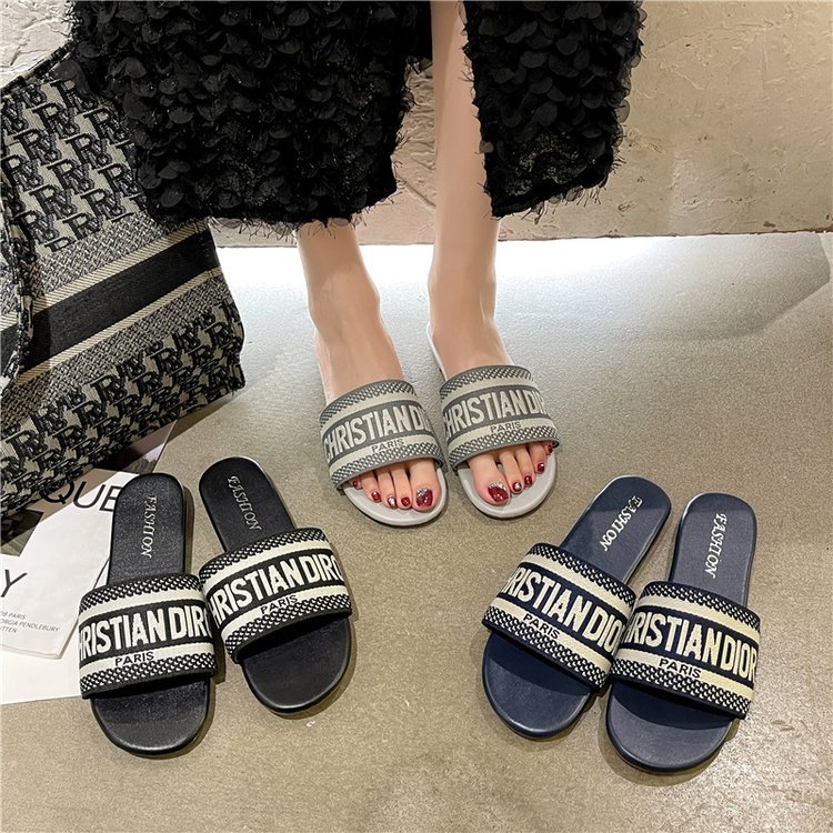 Super popular embroidered slippers for women 2025 summer new style one-piece flat bottom outerwear, fashionable, casual and versatile lazy cool slippers details Picture