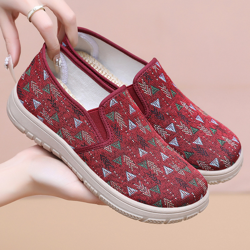 Shoe women's autumn new single shoe distribution: Breathable mom shoes, soft-soled and non-smelly casual shoes. Women can wear cloth shoes on one foot details Picture