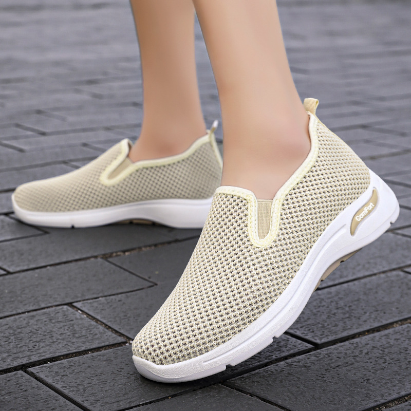 New soft-soled women's shoes that don't tiring the feet, mom shoes that are comfortable and casual to wear with one step. Women's walking shoes sent by us details Picture